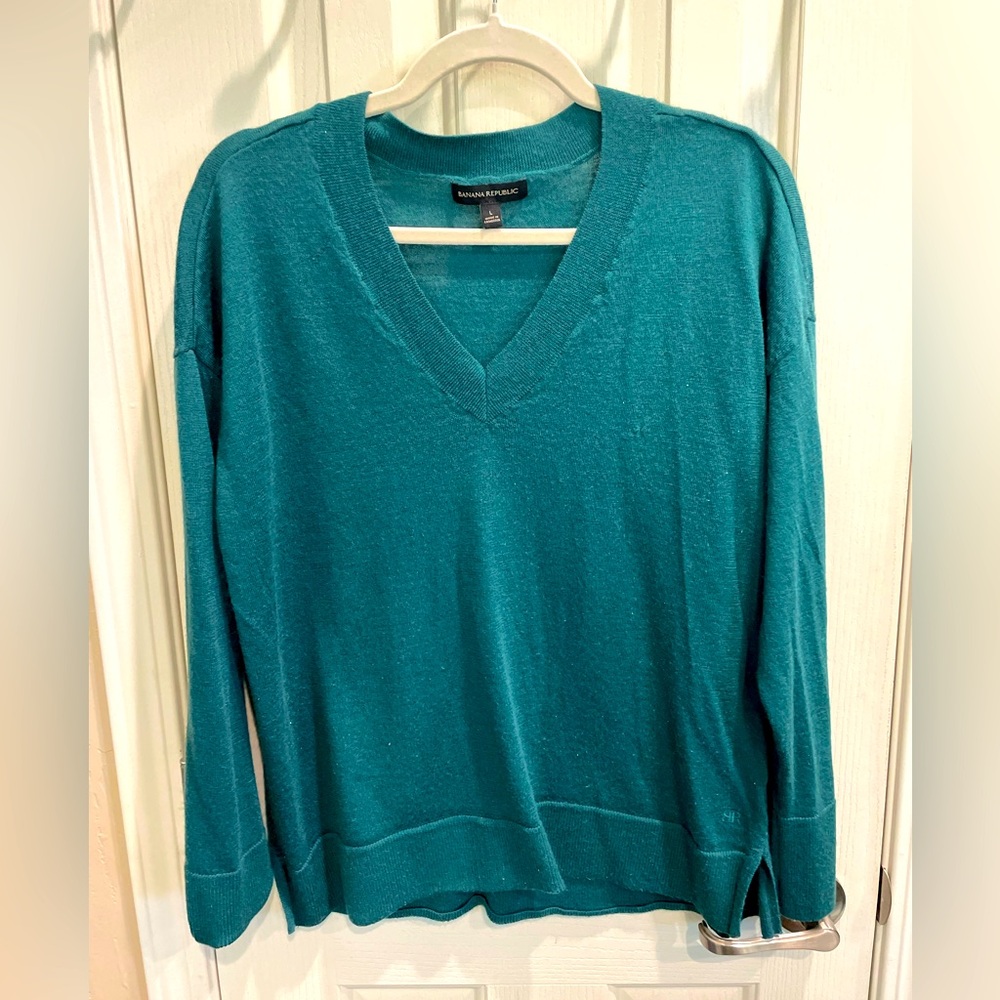 Banana Republic v-neck sweater size Large